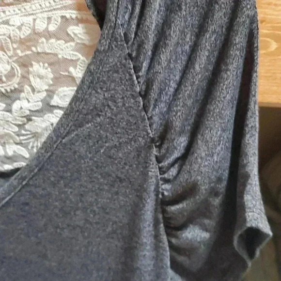 Grey t-shirt with lace - Picture 4 of 5